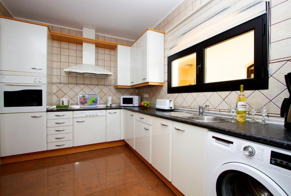 Riviera Park 2B, Central 2 Bed Puerto del Carmen  Zewnętrze zdjęcie